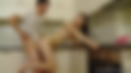 CasualTeenSex.com/720/dacts118_Casual_fucking_in_a_kitchen.mp4